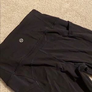 BLACK HIGH RISE LULULEMON LEGGINGS!!!!